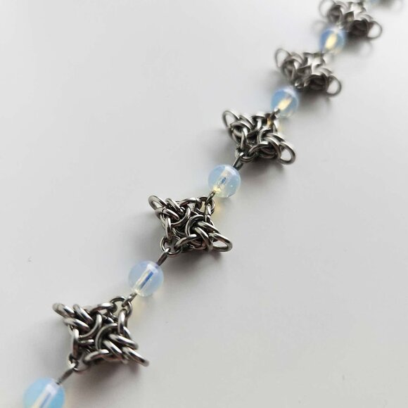 Silver star and blue opalites chainmail bracelet - Picture 7 of 11